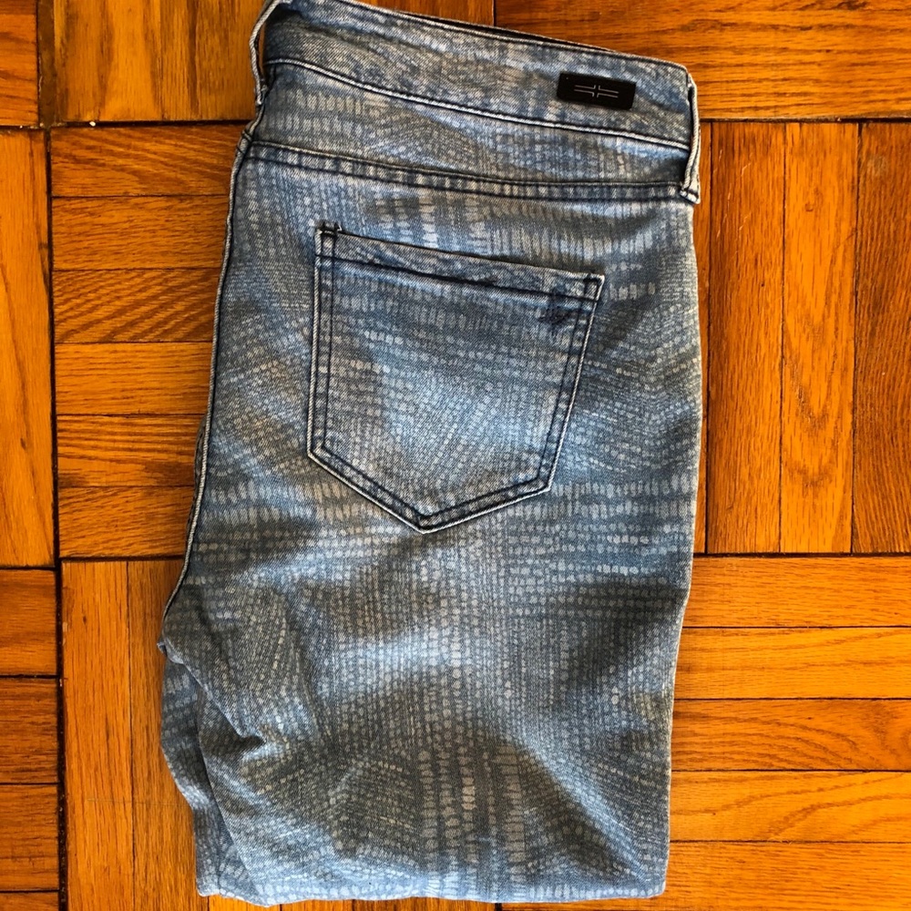Mid rise Straight Leg Denim